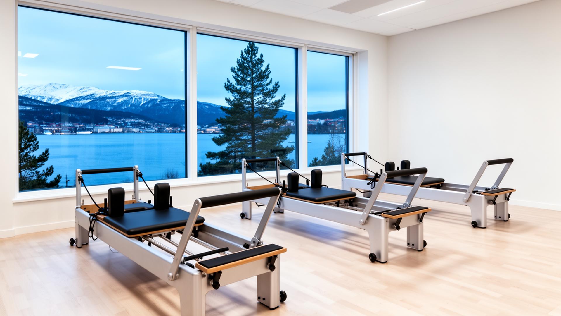 Pilates Reformere i et lyst studio med utsikt over Oslofjorden